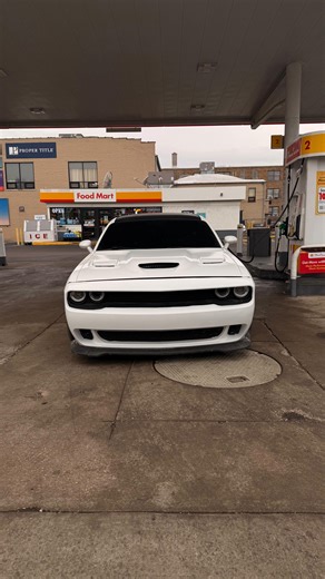 85 on Instagram: "I guess I bought the white one - #srt #explore #explorepage #srthellcat #srtpowered"