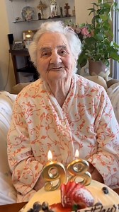 265K views · 18K reactions | À 98 ans, la femme aux yeux tristes se...