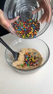 5 Minute M&M Cookie Bars 😍
