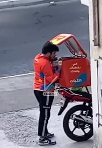 30K views · 1.4K reactions | کارمەندێکی دیلیڤەری تەڵەبات پێش بردنی خواردنەکە بۆ خاوەنەکەی لە هەمووی تام دەکات ئینجا بۆی دەبات | Kurdish News | Facebook