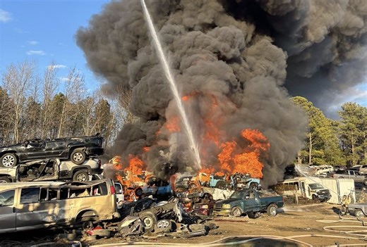 Huge fire at Maryland junk yard sends black smoke into the sky - WTOP News