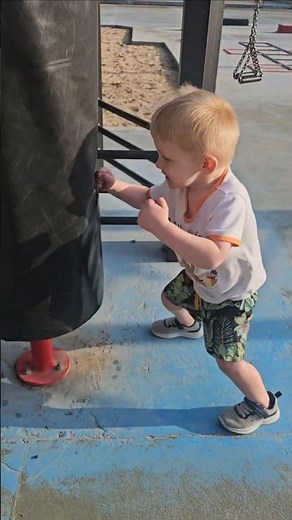 Entrainement de Boxe pour un Mini Boxeur 😙 #boxe #sport #bebe #enfant #garçon #mignon