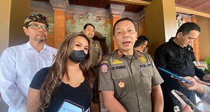 Sosok Gek Wik alias Agus, Penari Joged Erotis Asal Bali Ungkap 'Gerakan Itu Permintaan Pemesan' - Tribun-bali.com