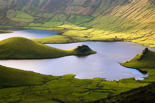 7 of the Smallest Islands in the World—Including One Made of Shells