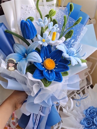 Create Your Own Fuzzy Blue Bouquet Tutorial