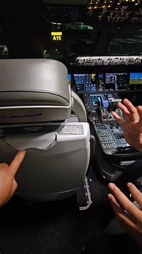 The cool design of the B787 cockpit seat #flight #aviation