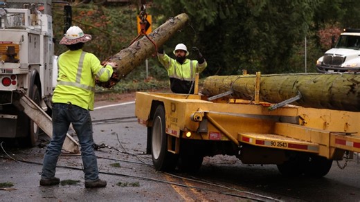 More than 100,000 without power in Western WA due to strong winds