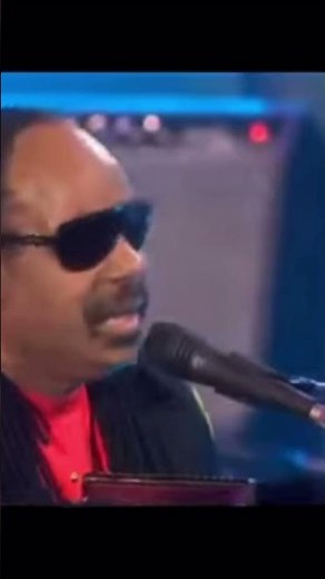 Stevie Wonder performing (don’t you worry about a thing )good music good vibration