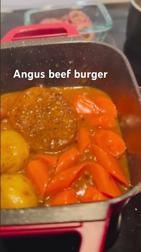 Angus beef burger patty with sauce #food #cooking #easyrecipe #beef #sauce #beefburger #beefpatty