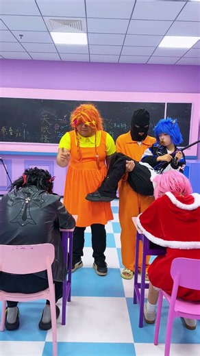 Having a baby in the middle of Squid Game#Sonic #SonicCosplay #TeamSonic