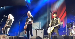 Watch MASTODON's TROY SANDERS Perform With THIN LIZZY In Europe