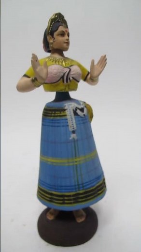 Dancing Tanjore Thanjavur Bommai Indian Girl Doll Nodder