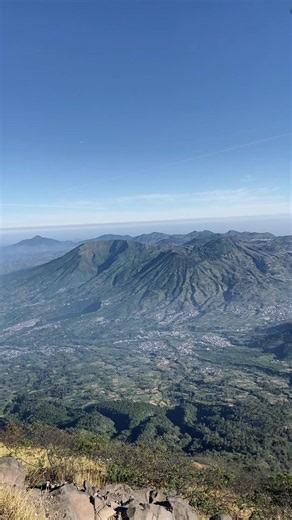 Pemandangan Pegunungan Dieng dari Jalur Sindoro Utara
