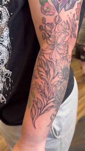 💥 TODAY 💥 at Athena Art Company we have time for walk-ins all day 😎 Let us give you the tattoo therapy you’ve been waiting for! If there’s something you’ve had your eye on: drop it below, and tell us what makes you 💕 love 💕 that particular tattoo! Is it the overall style? Are you looking at the great linework, or smooth shading? are you loving cutesy popping pastel colors or soft, muted colors? | Athena Art Company