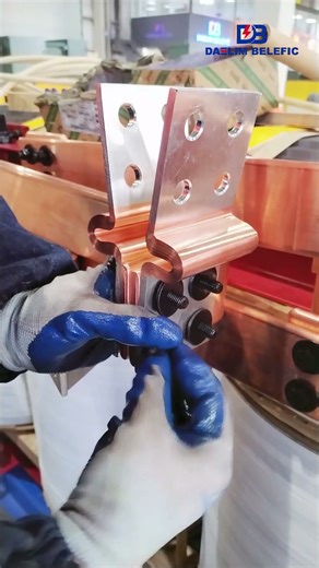 Fixing the busbars on the transformer body