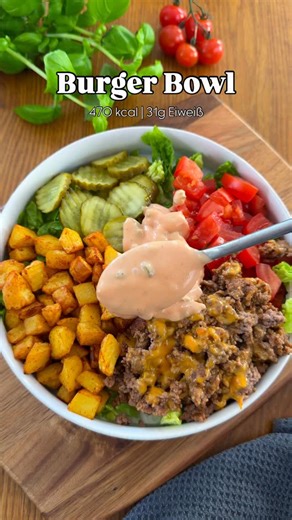 199K views · 1.8K reactions |  Burger Bowl nur 470kcal  Rezept zum...