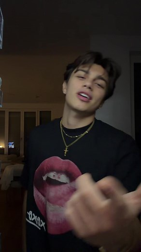 noah miguel (@noahmiguell)’s video of Chris Brown