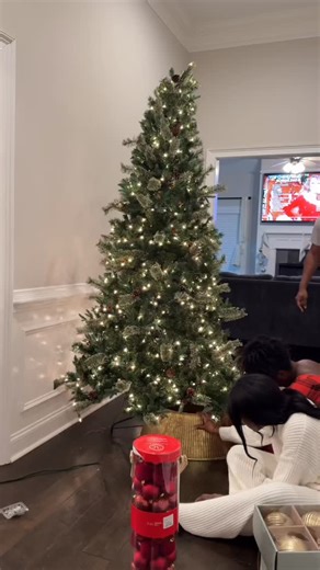 It’s that time of year again! our favorite family tradition. Every year, we pull out the tree, pour some hot cocoa, turn on Christmas music, and laugh our way through tangled lights and old ornaments. It’s never perfect, but it’s always ours. There’s something so special about this moment, the same hands hanging the same ornaments, the same laughter filling our living room, the same cozy chaos that reminds me what really matters: togetherness. As the tree lights up our home, it feels like it lig