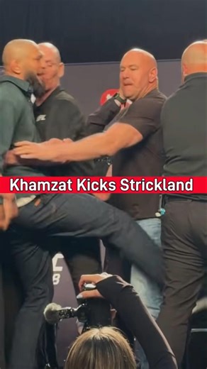 Khamzat ne Strickland ko kick maara 😳 UFC 328 chaos! #shorts