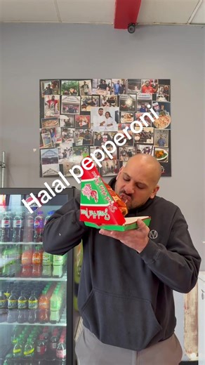 Customer-approved! 🎉 Our Halal pepperoni slice is a must-try. Watch the rave review! #HalalPepperoni #customerlove #pizza #halal #dmv