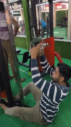 back cable machine 85kg 🫣💪