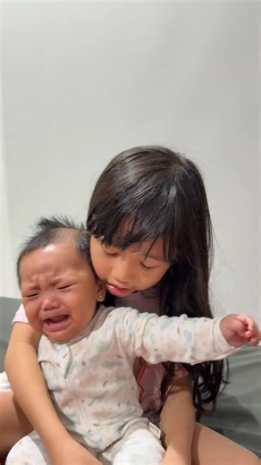 REBECCA.BEVERLY.DISNEY on Instagram: "Si kakak, anaknya nangis main d bekep aja 🤣"
