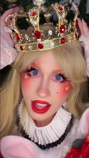 Queen Alice vs. The Wonderland Witch