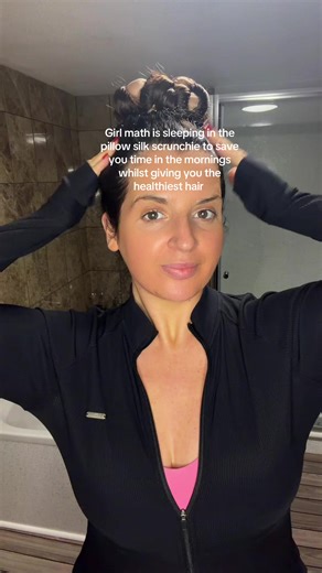 You girls are SLEEPING on this one. Pillow silk scrunchie from @Reverine it gives you big bouncy hair whilst keeping the hair frizz-free & hydrated you’ll never look back once you try this heatless method 🎀 #heatlesscurls #heatlesshairstyles #heatlessblowout #scrunchiecurls #bouncyhair