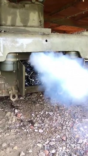 Sherman tank start up #fyp #carsoftiktok #army #bradpit #fury #furymovie #ww2 #usa #militarytank #worldoftanksblitz #worldoftanks #worldoftank #tank