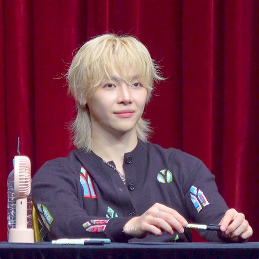 op asked nico to do a bunny ears pose and his expression was pure confusion he was like “am i bunny ??”….y’all he truly believes hes a real cat !!! 😭😭😭