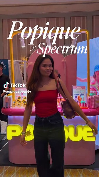 Still not over our new booth setup at Spectrum las weekend 😍☀️💅 Big shoutout to everyone who stopped by, snapped a pic, or just came to vibe 🏄‍♀️ This is your sign to catch us at the next one because Popique IRL hits different 🤭🌞 #popiquebeauty #popique #spectrumbirthday