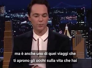 Un viaggio commovente e tumultuoso, che ci ricorda per cosa vale davvero la pena vivere. Ospite del Tonight Show di Jimmy Fallon, Jim Parsons parla di #SpoilerAlert... e prova a trattenere l'emozione! Non perderlo in questa storia vera di amore e vita, adesso al Cinema in queste sale: https://www.luckyred.it/spoiler-alert-sale/ | Lucky Red