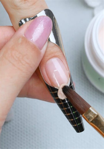 Acrylic Nails Tutorial: Easy and Chic Hacks
