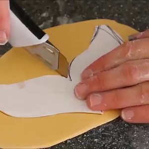 33K views · 567 reactions | Mermaid Tail Cake Tutorial By: Rosie's Dessert Spot | MetDaan Yummy | Facebook