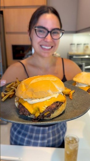 Smash Burger caseiro pro Dia do Hambúrguer #smashburger #burger #receitas #hamburger