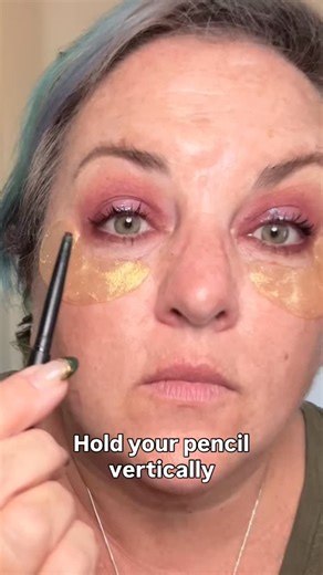 This technique is such a pro move that makes a big impact with minimal effort. Thin lashes? Tight line to make them look thicker. Wearing lash strips? Tight line to help camouflage them. Hate eyeliner but wanna define your eyes and bring attention to them? Tight line is the perfect way to define your eyes without dramatic eyeliner. Pro tip... Match your mascara color! Dark brown mascara? Use dark brown liner. ✨💚 | Melanie Cristescu