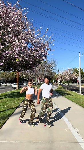 Fun Roller Skating RNB Dance with Skate Partner