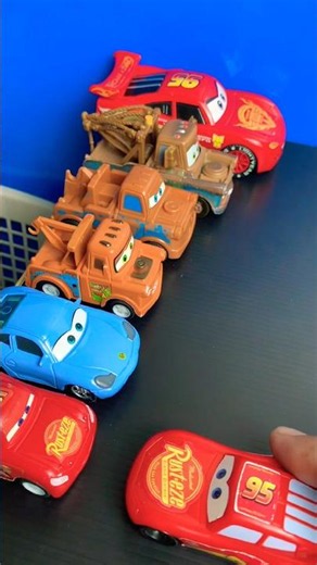 Lightning Mcqueen Review | Pixar Cars 2 #toys #cars #mcqueencars #disneycars #mcqueentoys #pixarcars