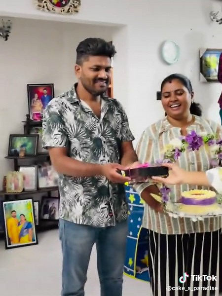 Celebrate 11th Anniversary with Special Cake Delivery