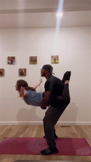 Challenge accepted 💪🏼🔥😂 #fyp #trending #couple #funny #momsoftiktok @CedzTikTok @Aurélia Agel