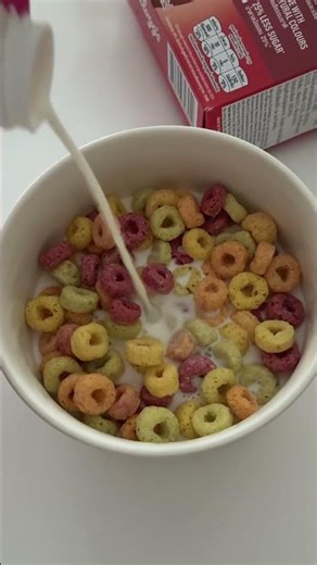 SATISFYING ASMR FROOT LOOPS #yummy #satisfy #shorts