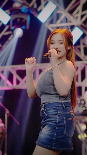 Baiknya ku pergi #ajengfebria #sejauhmungkin #anekasafarirecords #shortsvideo #dangdutkoplo