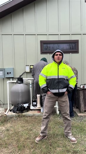 The benefits of hiring a professional leak detection crew— such as expertise, advanced tools, and comprehensive assessments-often outweigh the potential savings. If you're considering leak detection for your pool, investing in professional help can lead to better outcomes and long-term savings. Sign up today for a free estimate poolqueenservicestx.com #poolleakdetection #poolrepair #poolservices