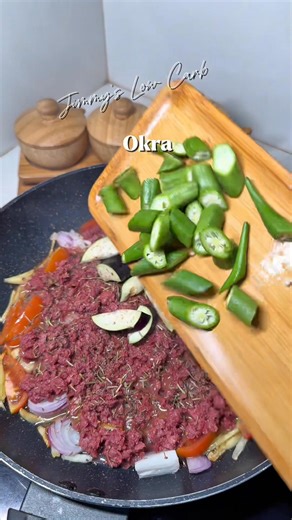 Corned Beef with egg and vegetables #Breakfast #breakfastideas #breakfasttime #lowcarb #healthylifestyle #cornedbeef | Jimmy's Low Carb