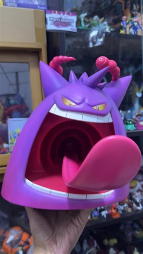 Mart on Instagram: "Super heavy but super cool Gigantimax Gengar! 😍😍😍 #pokemonkolektorstambayan #pokemonphilippines #pokemonph #pokemon #pokemontoys #pokemoncollector #pokemonscaleworld #pokémon"