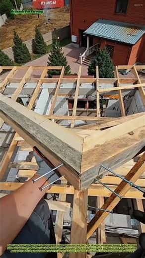 Befestigung eines Dachstuhls mit Nägeln und Schrauben