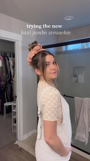 The cutest scrunchie 🥹 #hairstyles #messybun #topknot #thinhairhairstyle #scrunchie