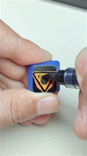 Draw Please wear a gas mask warning sign on the keyboard