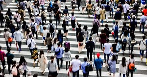 Big Crowds Flow Like Water in Amazing (and Terrifying) Ways