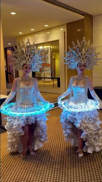 CHAMPAGNE TABLES Melbourne Roving Act Corporate Function Event | Hire from www.artist-bookings.com